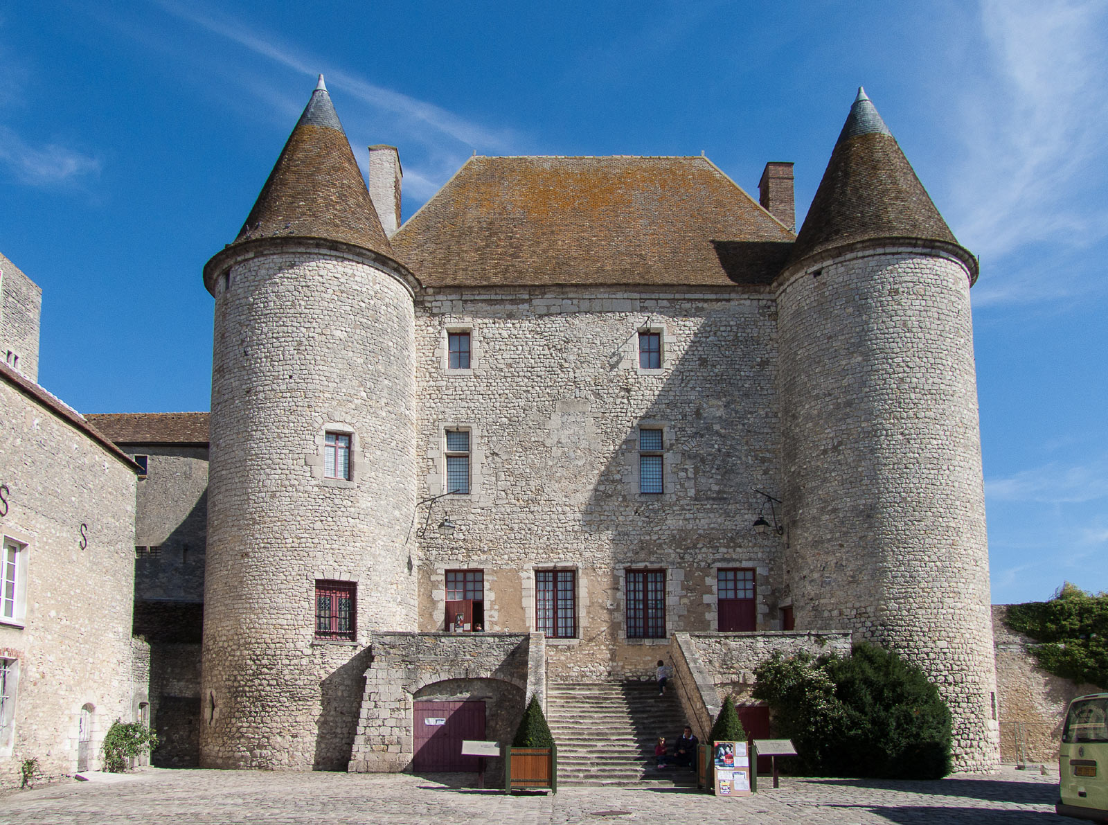 Nemours